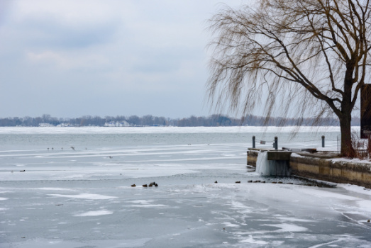 Берегите детей! Напомните им правила безопасного поведения на льду!